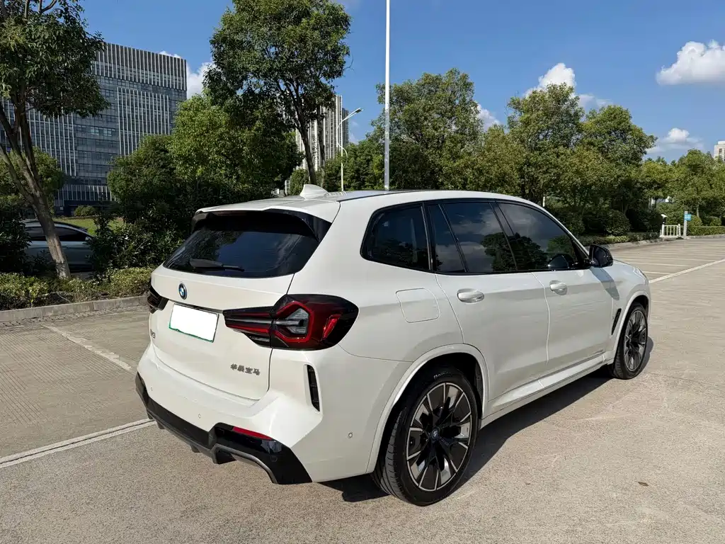 BMW iX3 — миниатюра 14