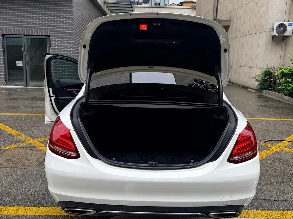 Mercedes-Benz C-Class — миниатюра 12