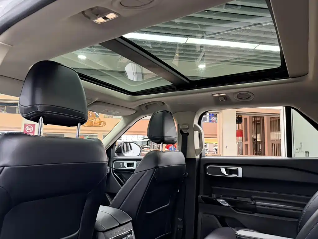 Ford Explorer — миниатюра 12
