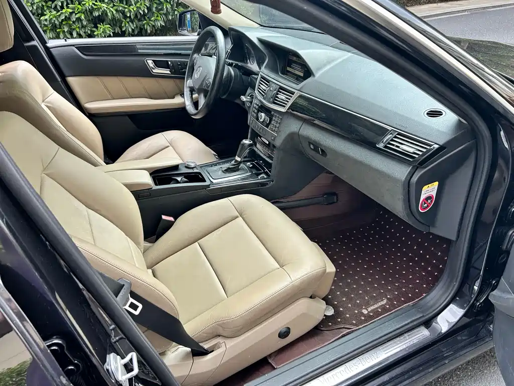 Mercedes-Benz E-Class — миниатюра 8