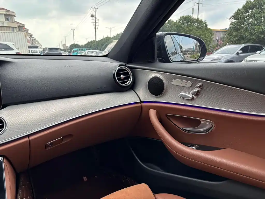 Mercedes-Benz E-Class — миниатюра 12