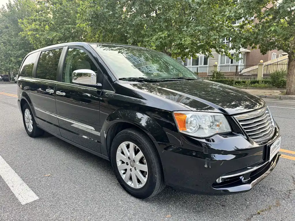 Chrysler Grand Voyager (Import) — миниатюра 3