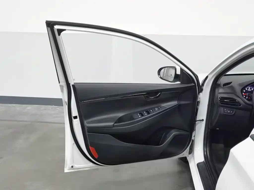Hyundai Elantra — миниатюра 8