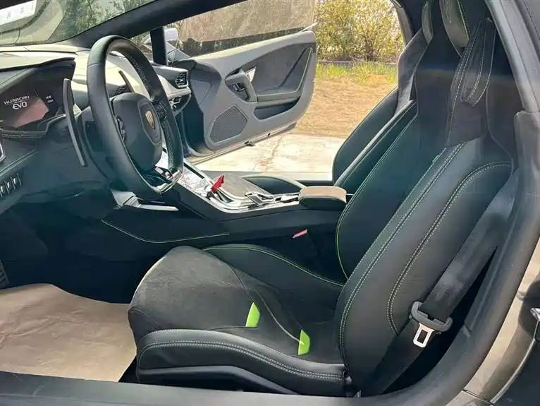 LAMBORGHINI HURACÁN