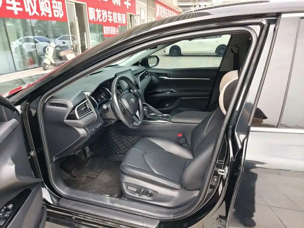 Toyota Camry — миниатюра 6