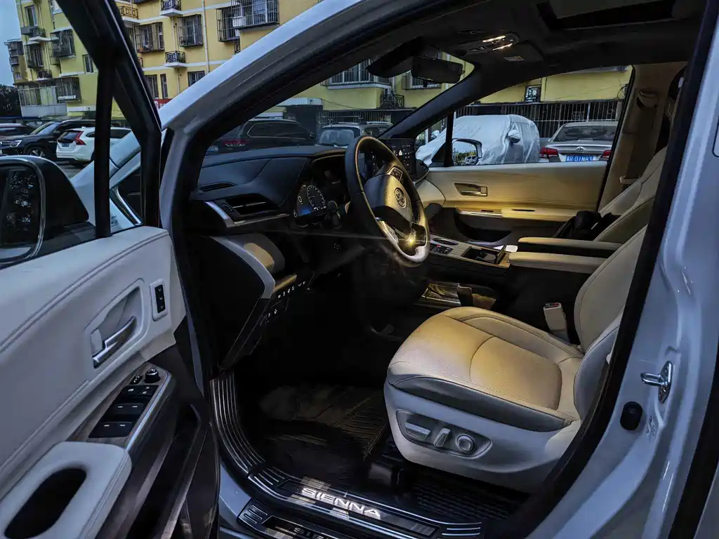 Toyota Sienna — миниатюра 7