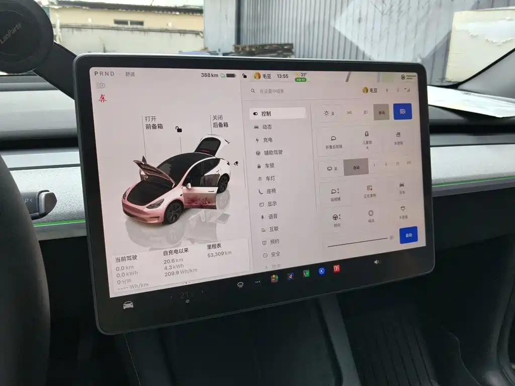 Tesla Model Y — миниатюра 20