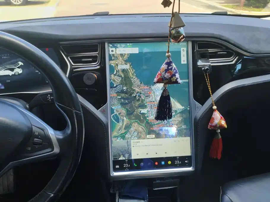 Tesla Model S — миниатюра 13