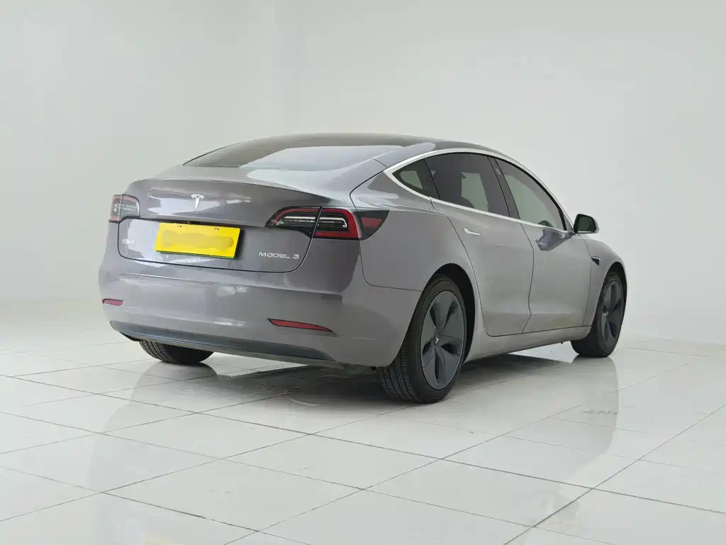 Tesla Model 3 — миниатюра 7