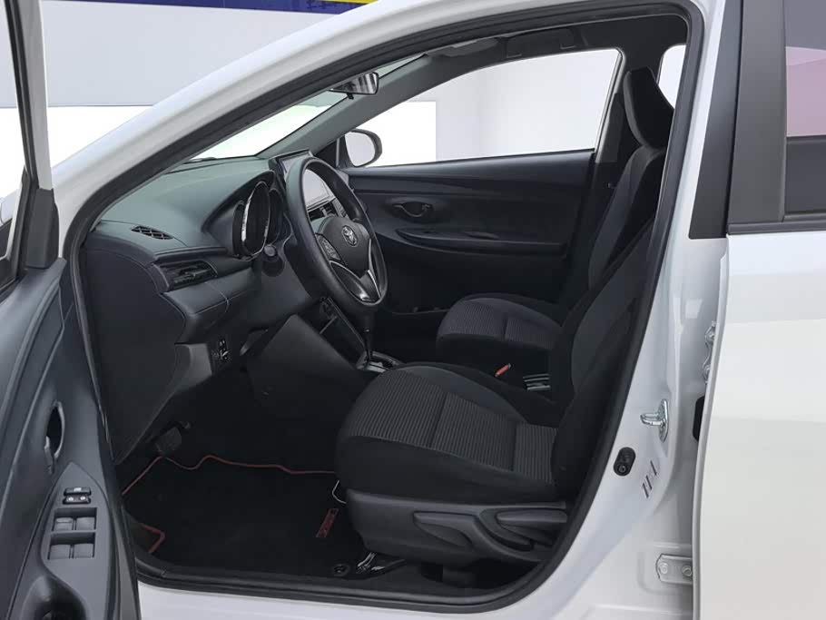 Toyota Vios 1.5 л 2023 г. Белый, пробег 25000 км