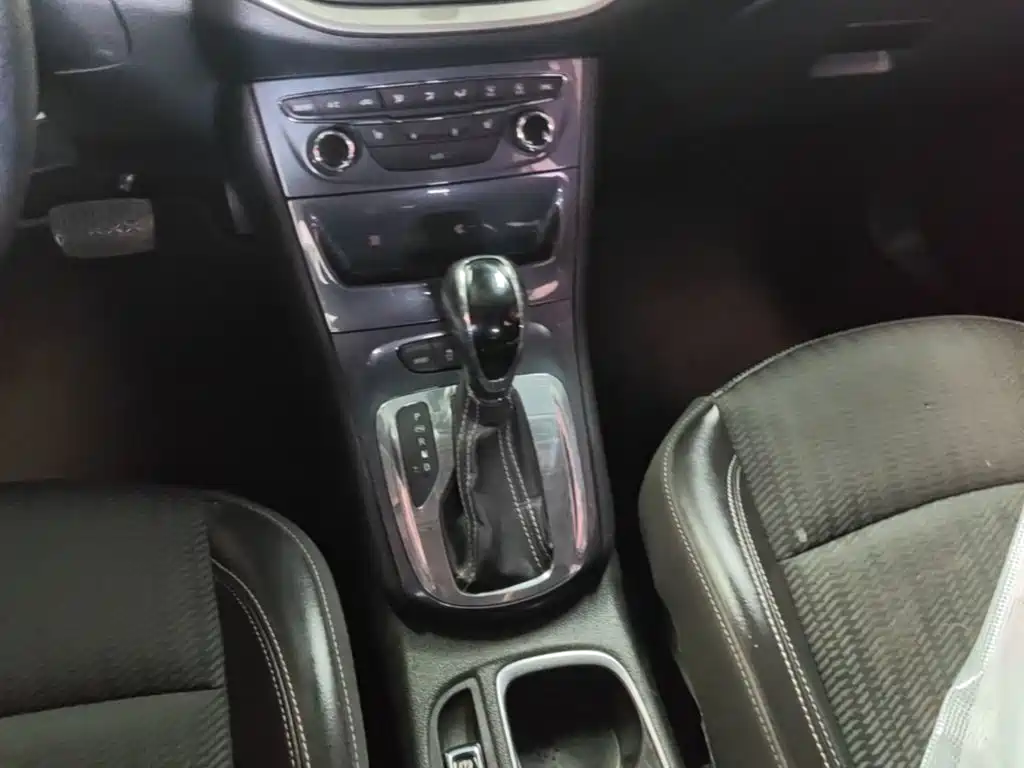 Buick Verano — миниатюра 14