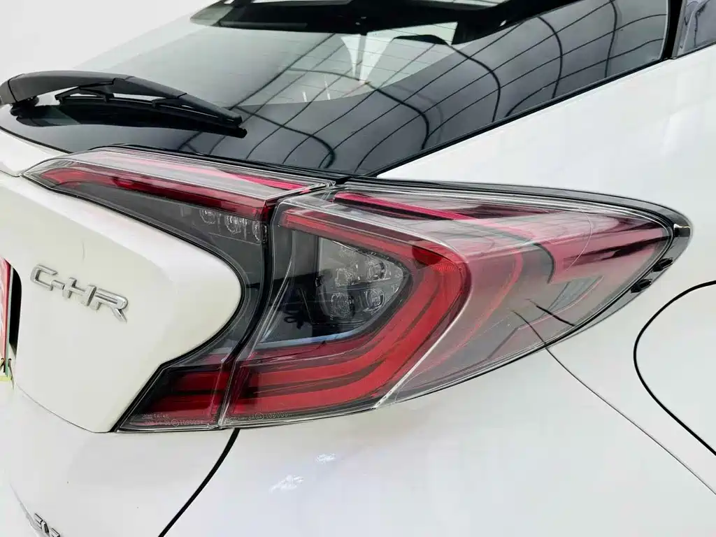 Toyota C-HR EV — миниатюра 12