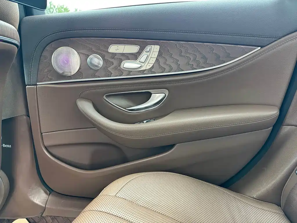 Mercedes-Benz E-Class — миниатюра 17