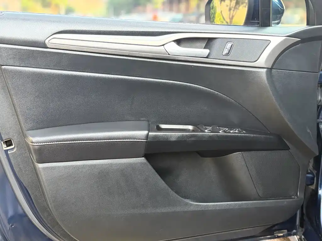 Ford Mondeo — миниатюра 9
