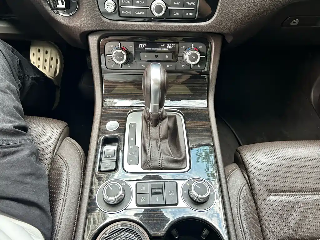 Volkswagen Touareg — миниатюра 12