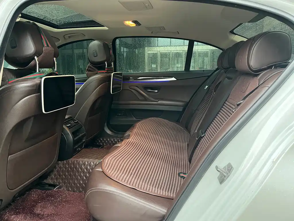 BMW 5 Series — миниатюра 7