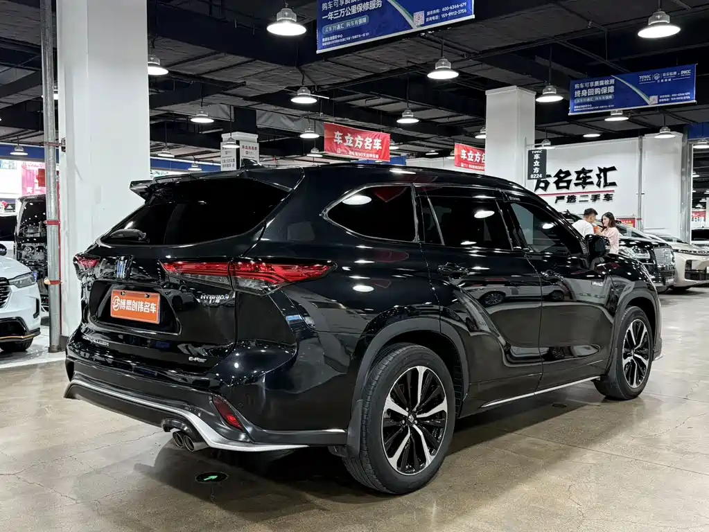 Toyota Crown Kluger — миниатюра 9