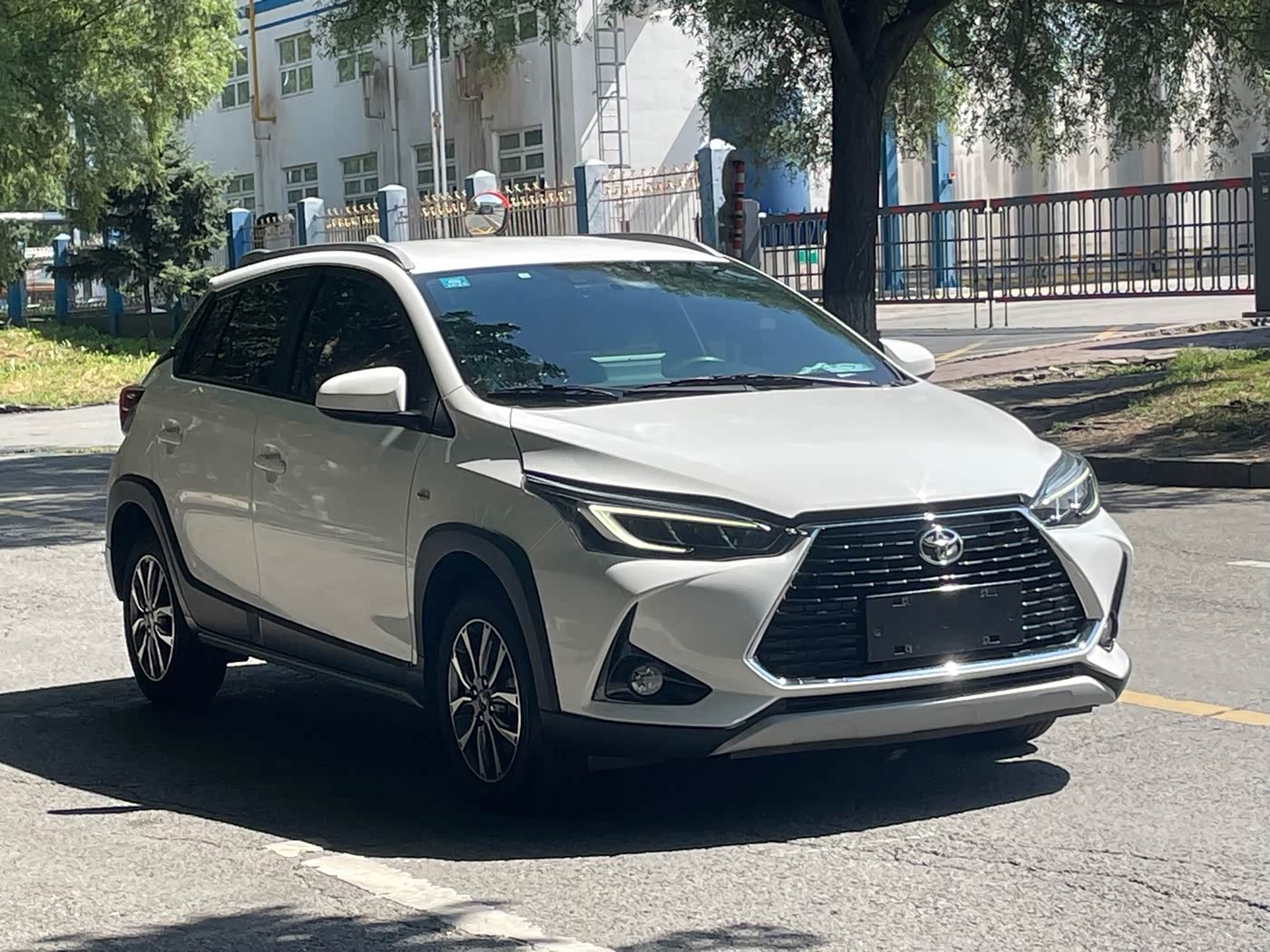 Toyota YARiS L Zhi Xuan 1.5 л 2023 г. Белый, пробег 17000 км
