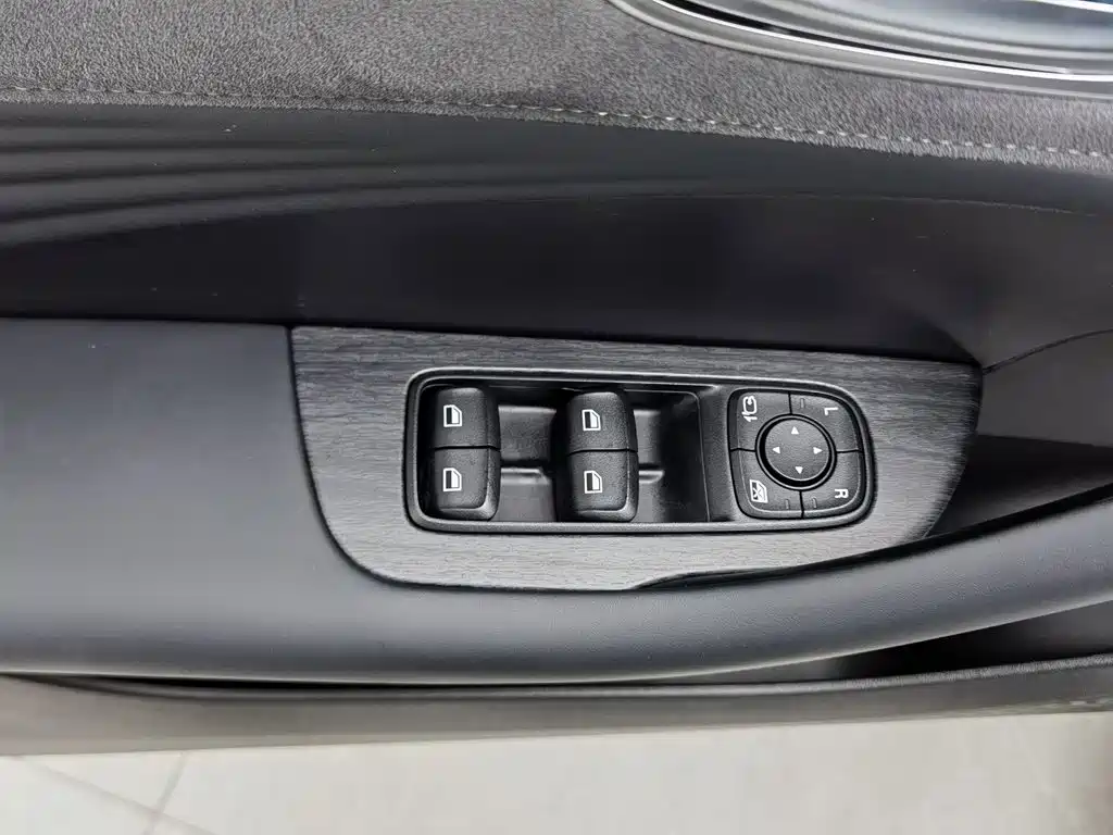 Roewe D7 — миниатюра 9