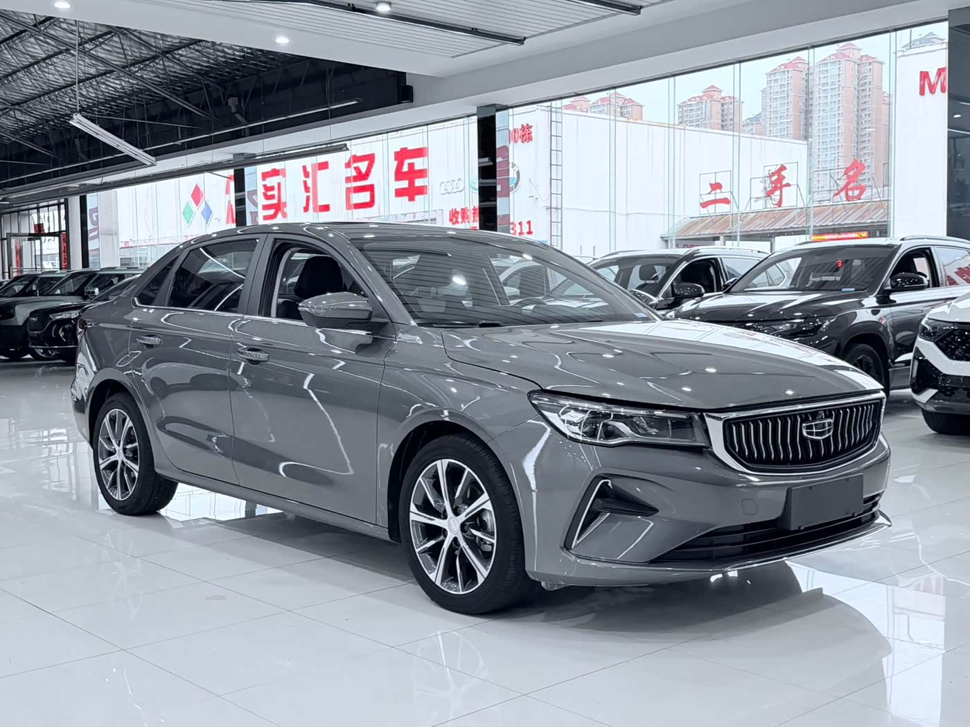 Geely Emgrand 1.5 л 2022 г. Серебристо-серый, пробег 23000 км