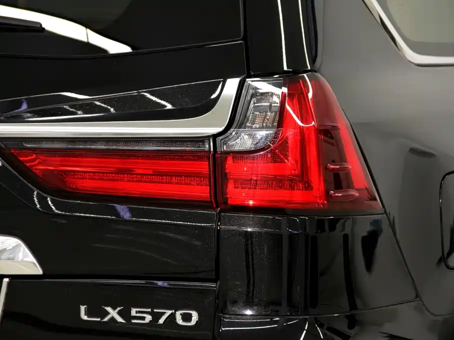 Lexus LX — миниатюра 31