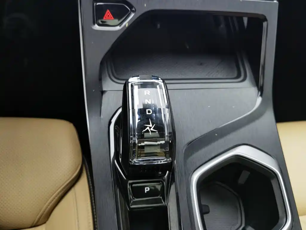 Geely Boyue L — миниатюра 13