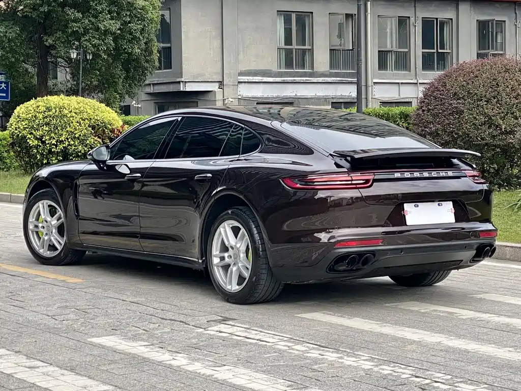 PORSCHE PANAMERA