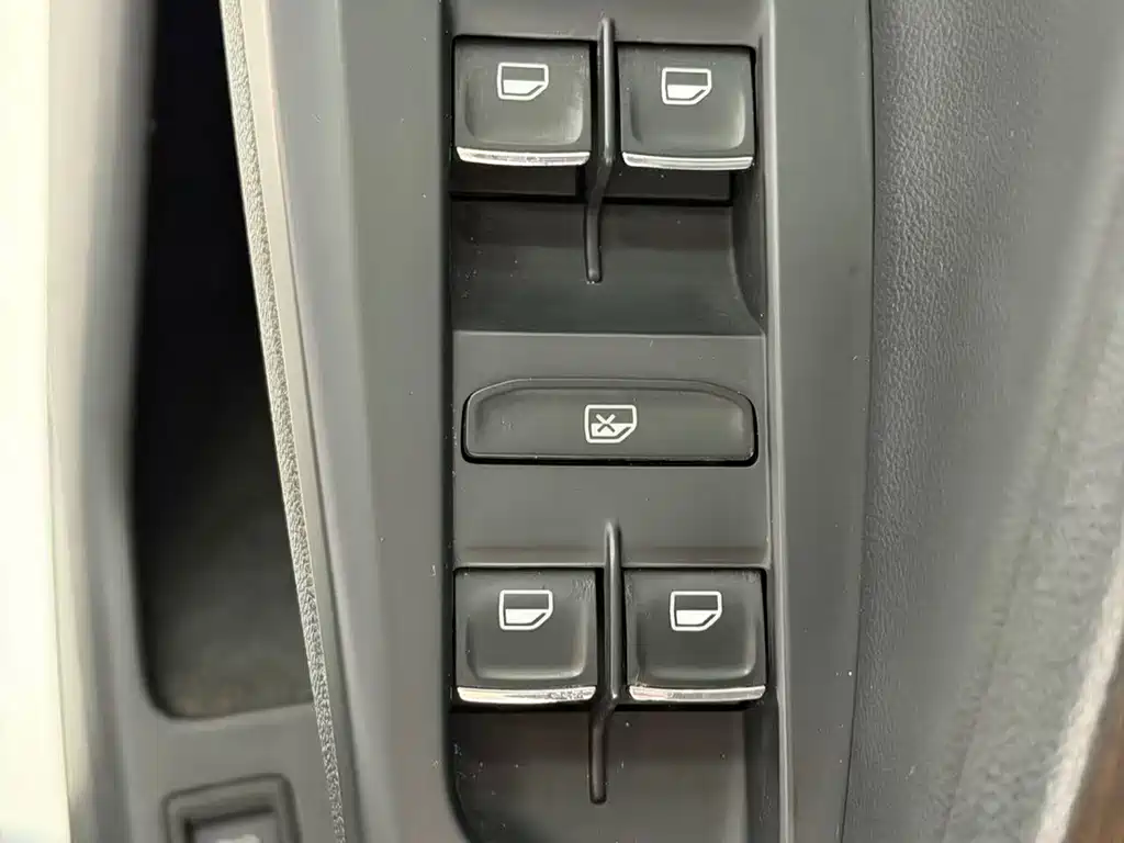 Volkswagen Sagitar 2017 230TSI AT Luxury