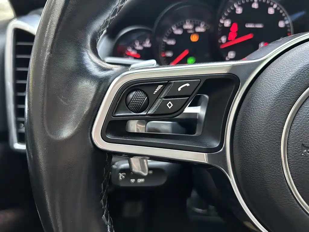 Porsche Cayenne — миниатюра 25
