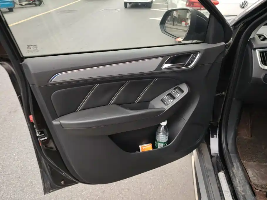 Roewe RX5 — миниатюра 7