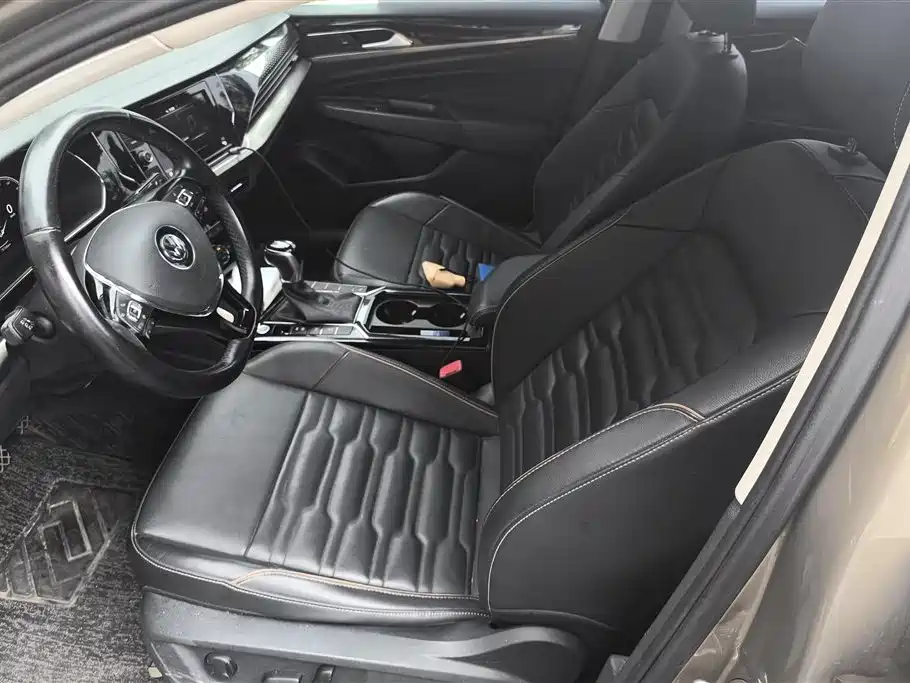 Volkswagen Passat 2019 330TSI Elite V