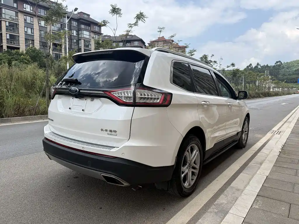 Ford Edge — миниатюра 11