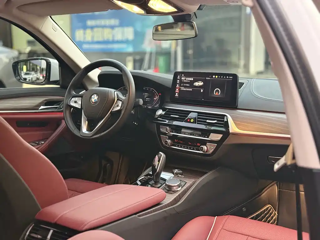 BMW 5 Series — миниатюра 7