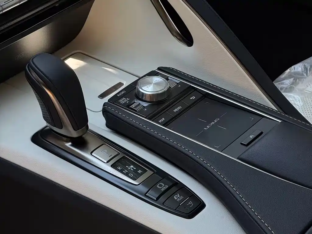 Lexus LC — миниатюра 8