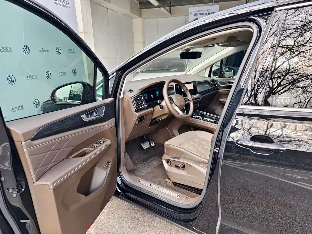 Volkswagen Viloran 380TSI Premium Edition, фото 3
