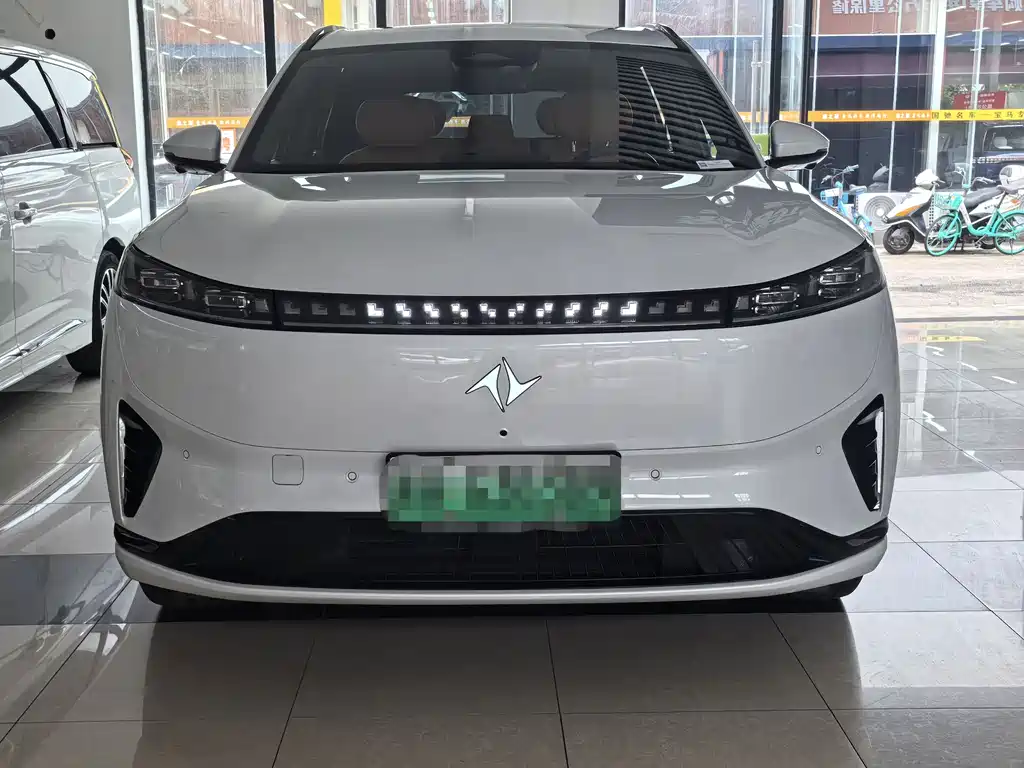 Dongfeng eπ008 2025 210Ultra 5 мест