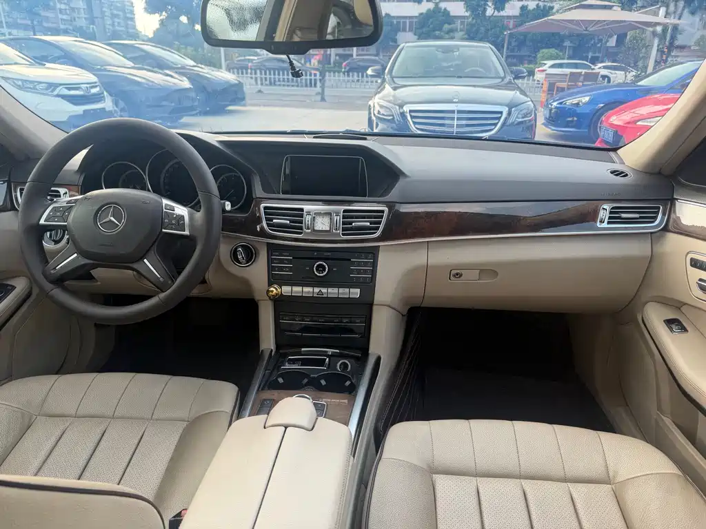 Mercedes-Benz E-Class — миниатюра 9