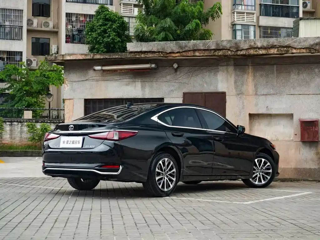 Lexus ES — миниатюра 4