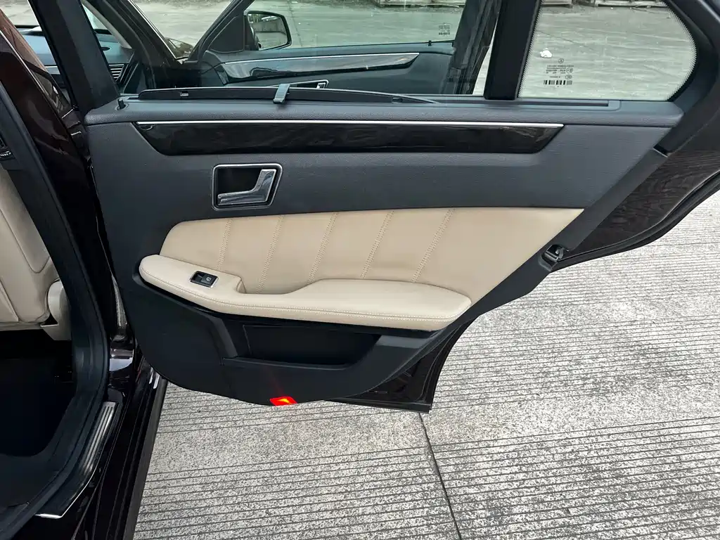 Mercedes-Benz E-Class (Import) — миниатюра 17