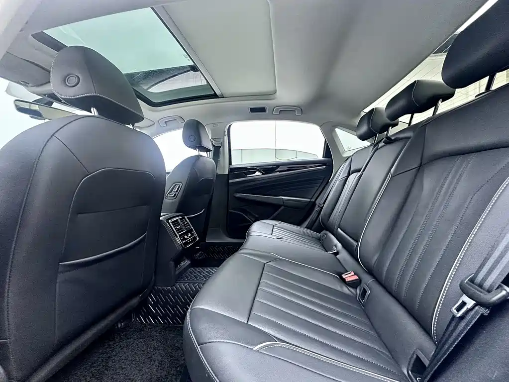 Volkswagen Passat 2022 330TSI Elite