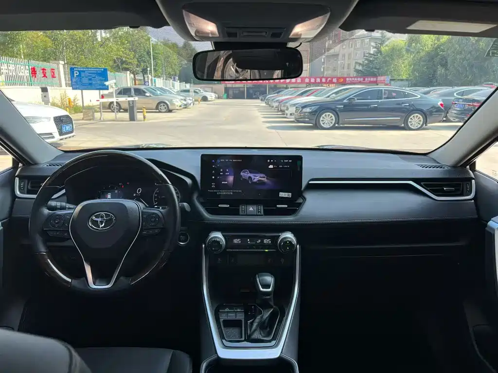 Toyota RAV4 — миниатюра 6