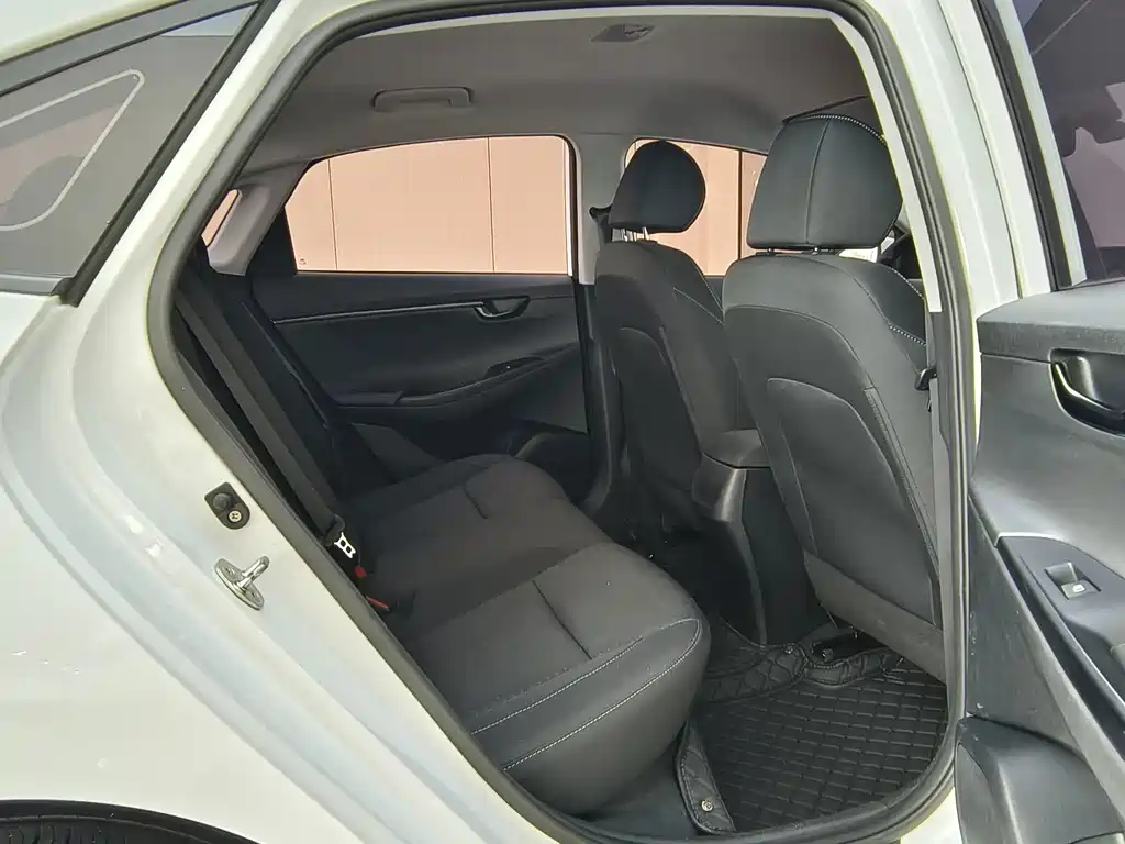 Hyundai Elantra — миниатюра 12