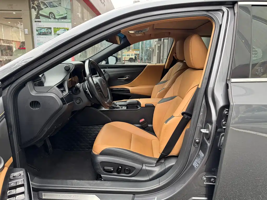 Lexus ES 2021 200