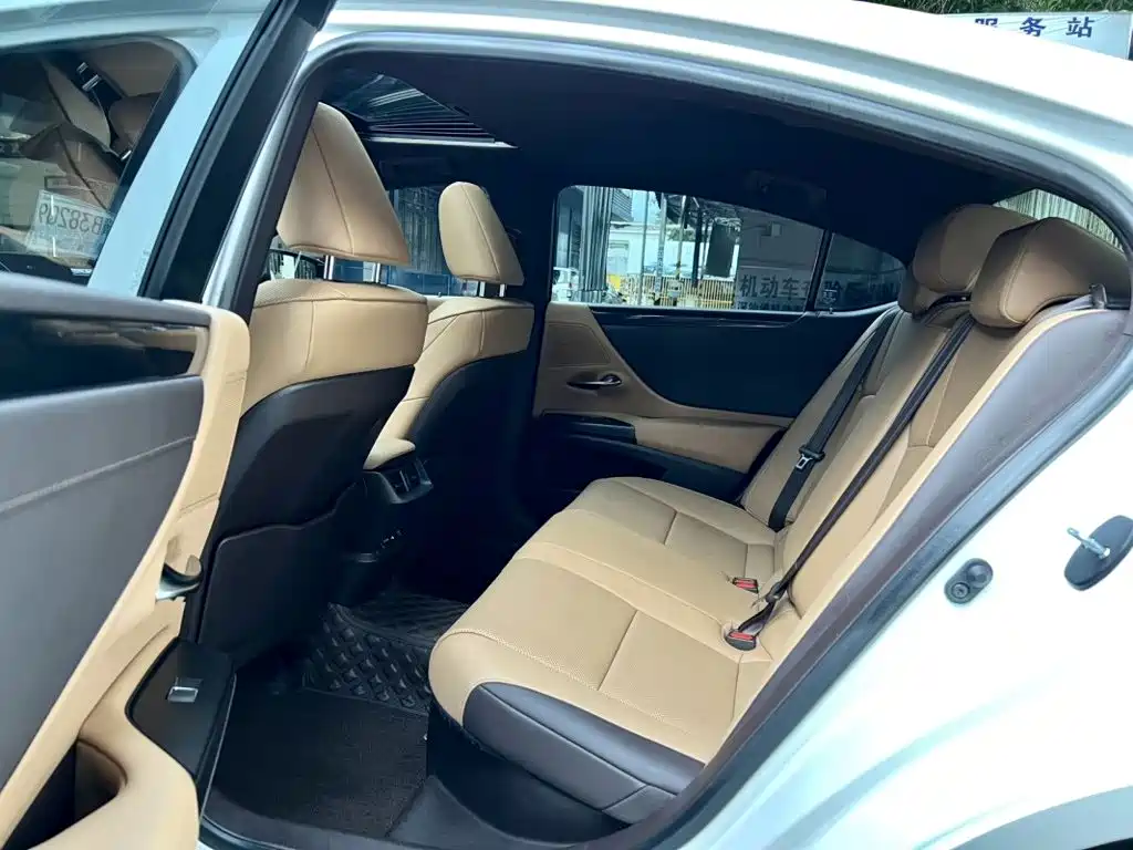Lexus ES — миниатюра 5