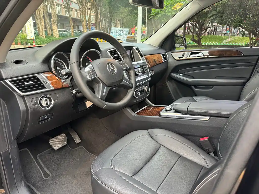 Mercedes-Benz M-Class — миниатюра 5