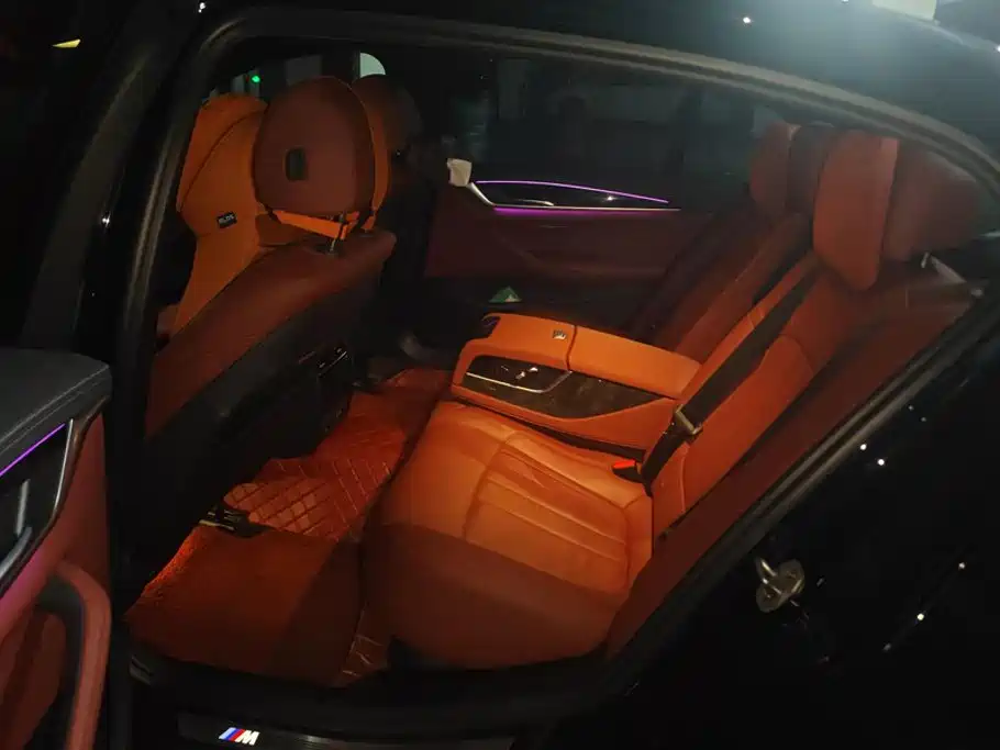 BMW 5 Series — миниатюра 11