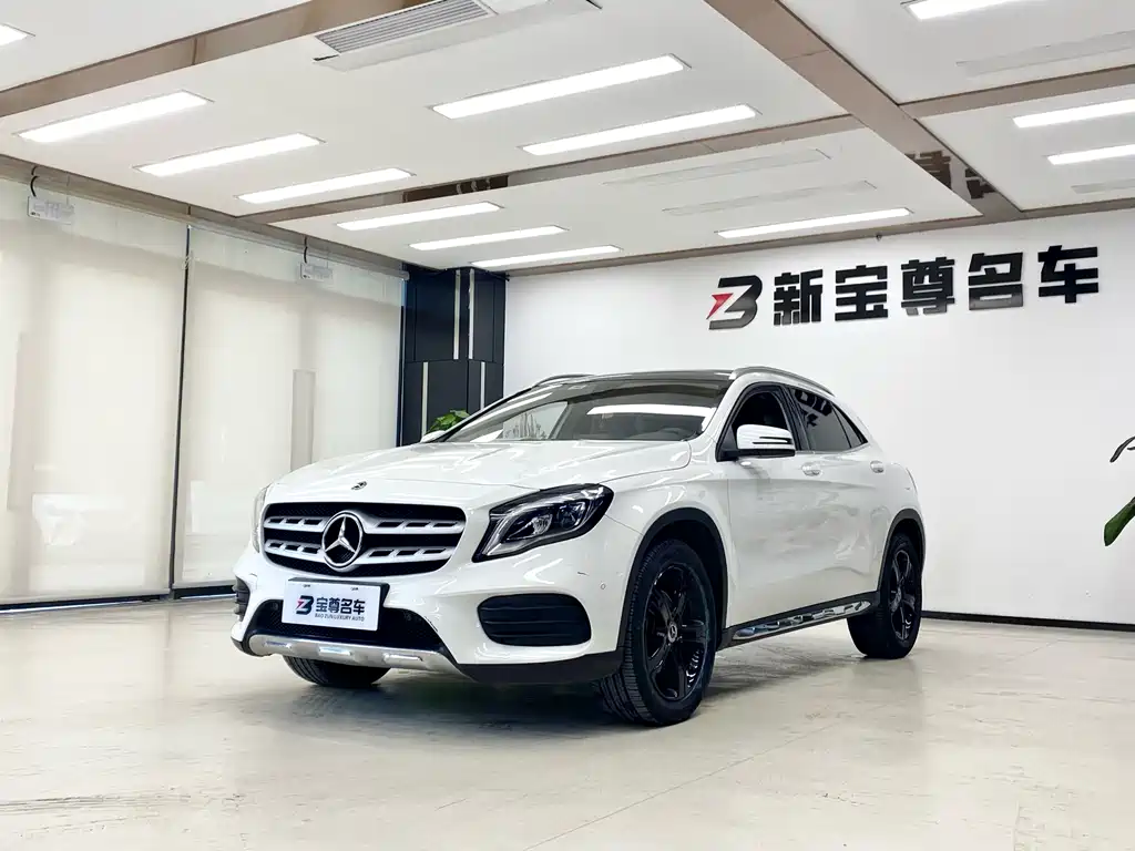 MERCEDES-BENZ GLA