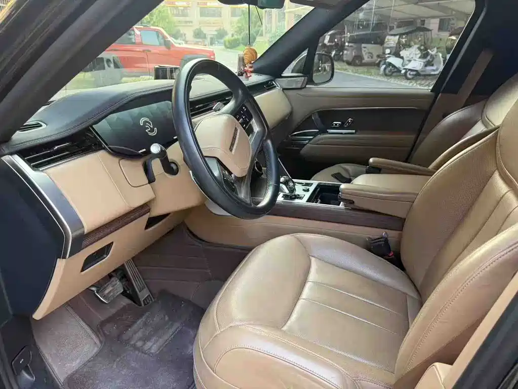 Land Rover Range Rover 2023 3.0 L6 400PS мест Long Wheelbase