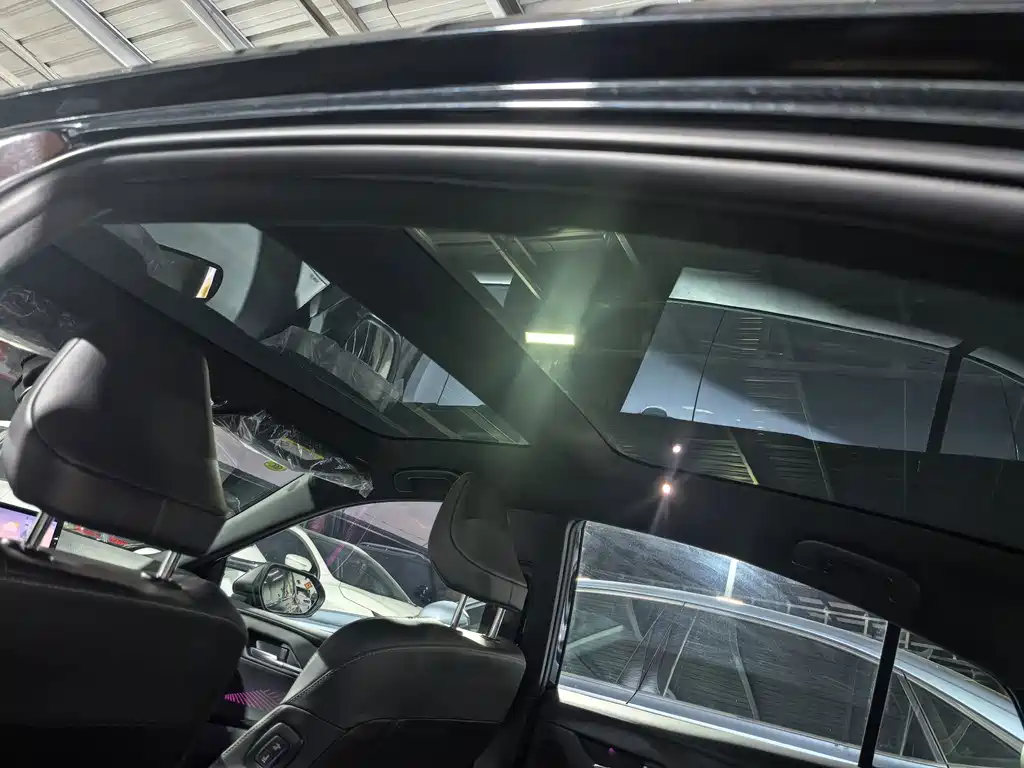 Toyota Camry — миниатюра 12