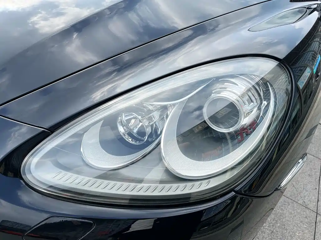 Porsche Cayenne — миниатюра 8